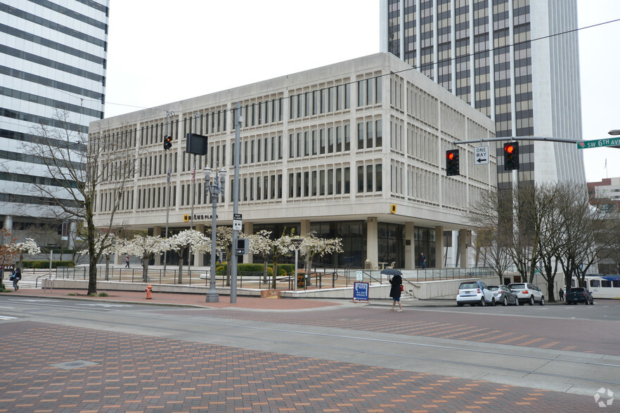 1300 SW Sixth Ave, Portland, OR for lease - Primary Photo - Image 1 of 17