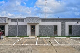 1300 S Frazier St, Conroe, TX for lease Interior Photo- Image 1 of 19