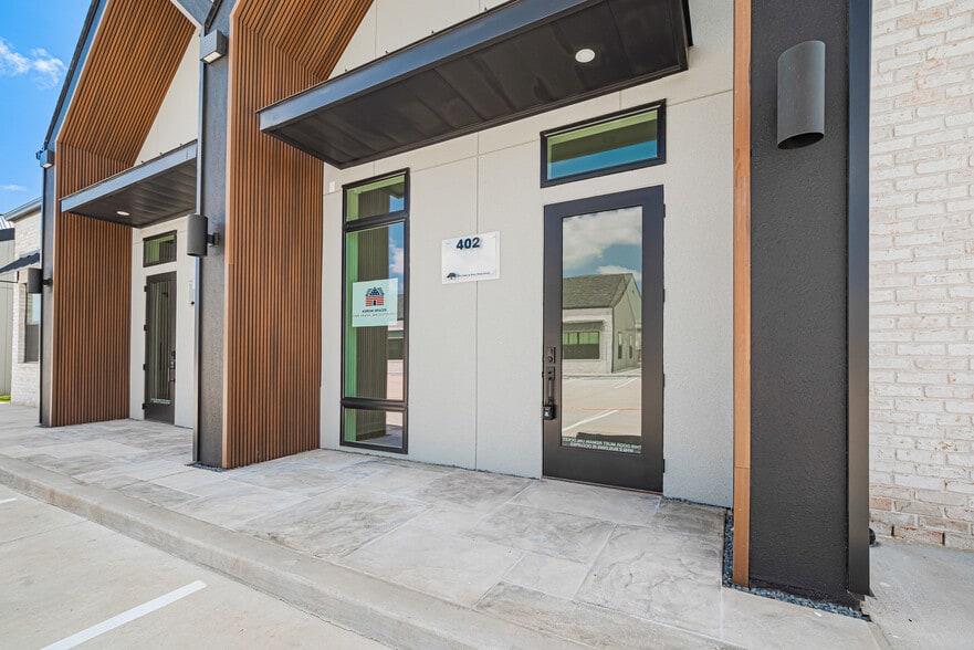 1325 Main St, Katy, TX for lease - Building Photo - Image 2 of 28