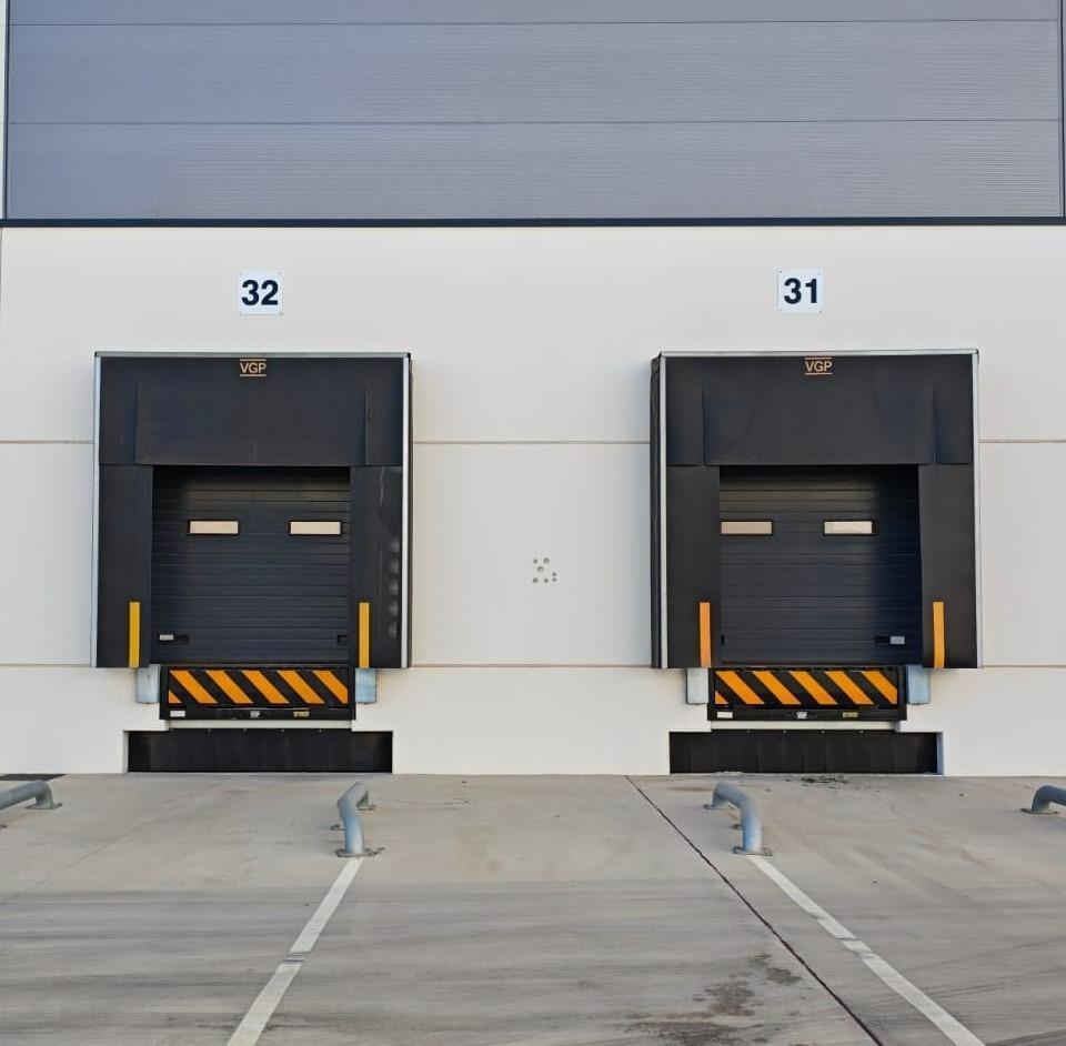 Industrial in Dos Hermanas for lease Building Photo- Image 1 of 11