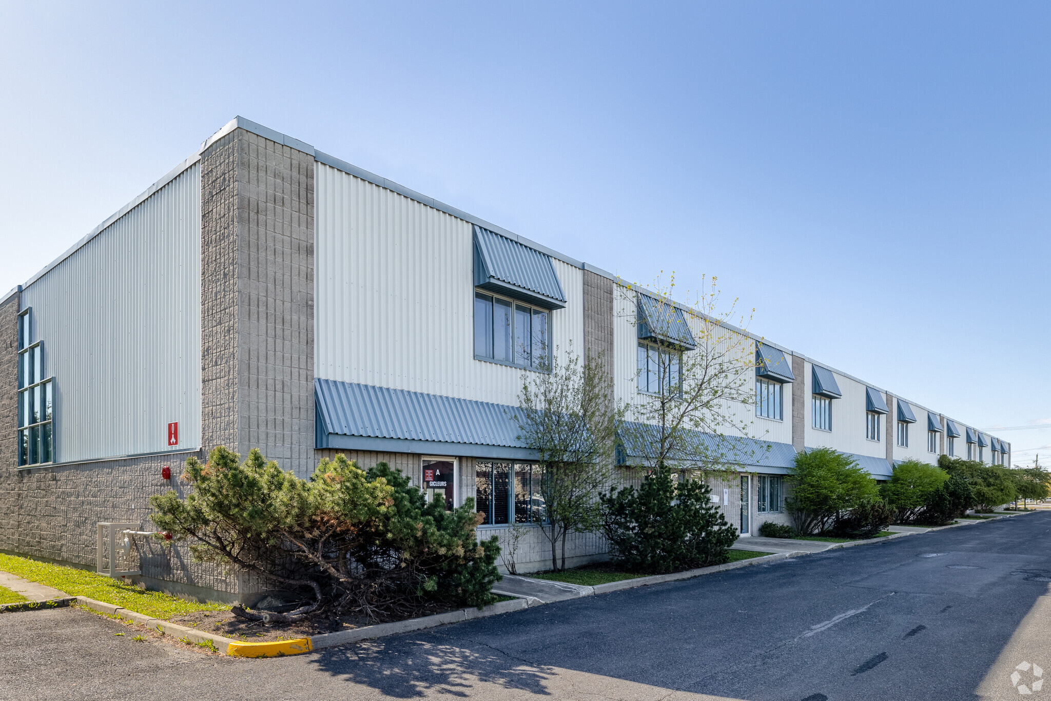 3600 Boul Matte, Brossard, QC for lease Primary Photo- Image 1 of 12