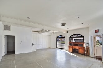 20969 Ventura Blvd, Woodland Hills, CA for lease Interior Photo- Image 1 of 1