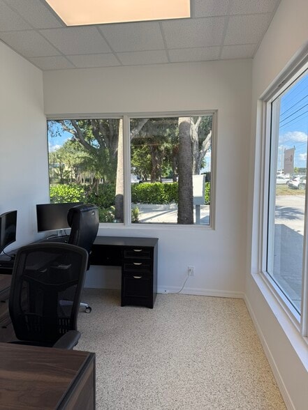 3020 Fairlane Farms Rd, Wellington, FL for lease - Building Photo - Image 3 of 9