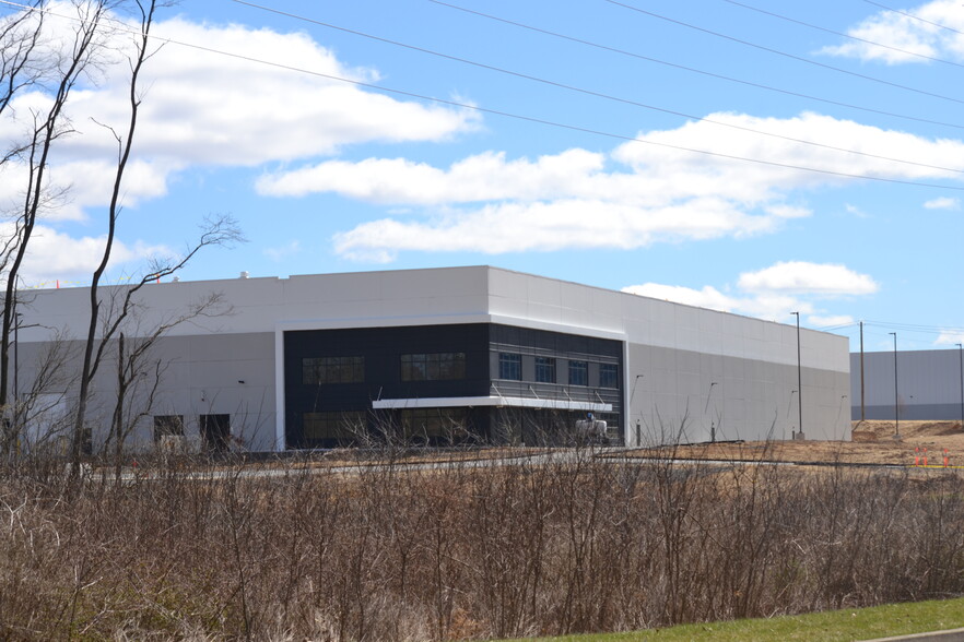 198 Enterprise Blvd, Allenwood, PA for lease - Building Photo - Image 2 of 9