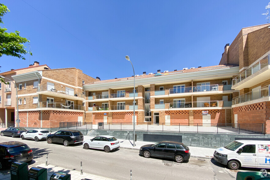 Calle Julián Berrendero, 14, San Agustín del Guadalix, Madrid for sale - Primary Photo - Image 1 of 3