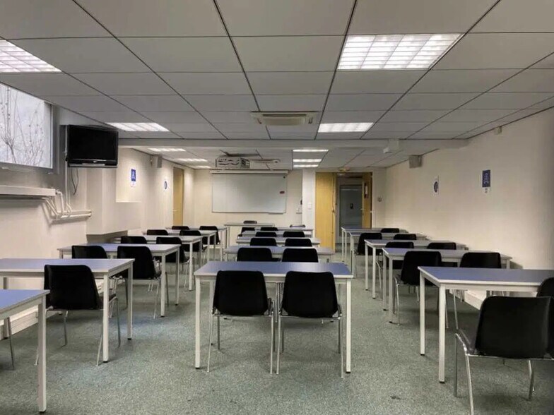 Office in Paris for lease - Interior Photo - Image 1 of 11