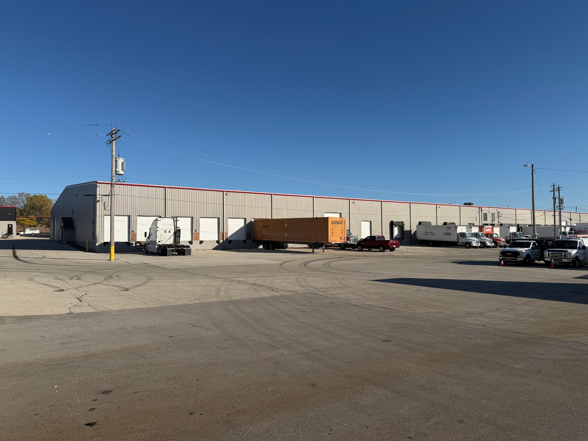 2200 E College Ave, Cudahy, WI for lease Interior Photo- Image 1 of 1