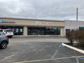 1-9 Fletcher Sq, Dunbar, WV for lease Building Photo- Image 1 of 3