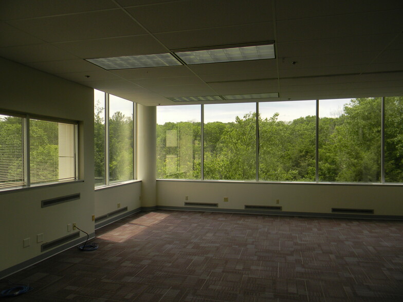 877 South St, Pittsfield, MA for lease - Interior Photo - Image 2 of 3