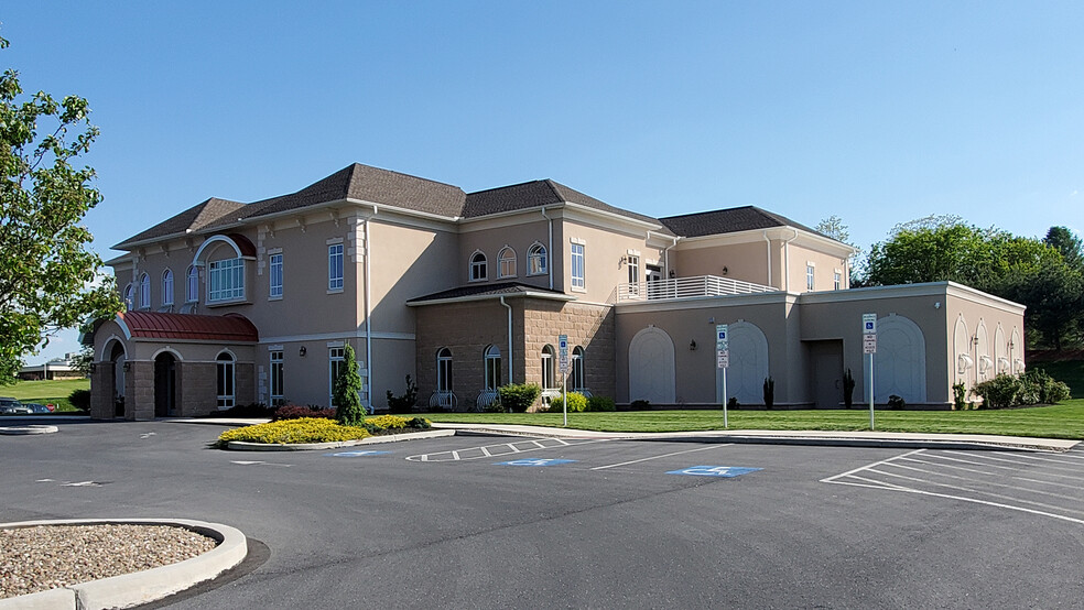 200 Technology Dr, Mechanicsburg, PA for sale - Building Photo - Image 1 of 1