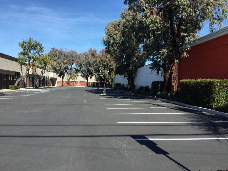 1060 Terra Bella Ave, Mountain View, CA for lease - Building Photo - Image 3 of 21