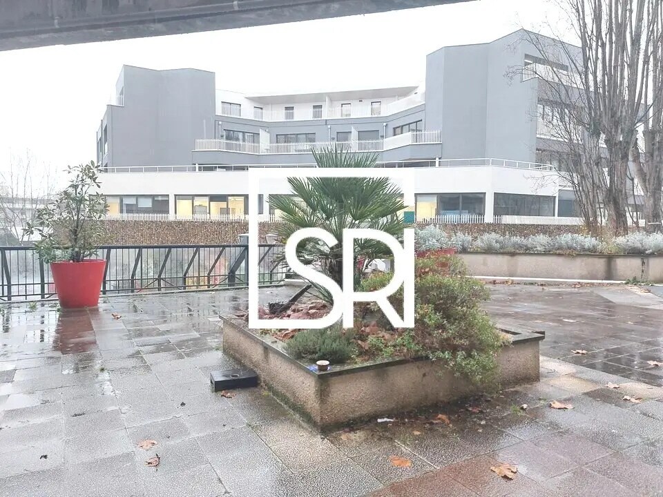 Retail in Chamalières for sale Building Photo- Image 1 of 4