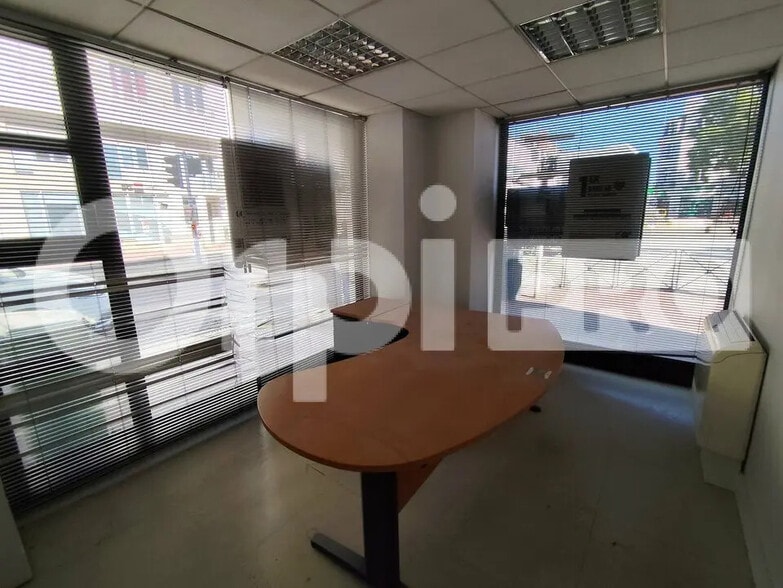 Retail in Limoges for lease - Interior Photo - Image 2 of 7