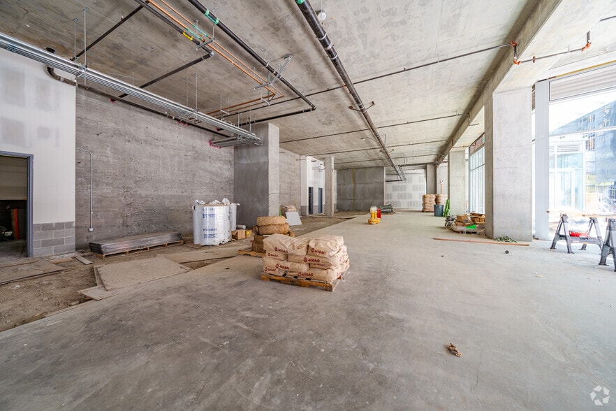 166 N Rollins Rd, Millbrae, CA for lease - Interior Photo - Image 3 of 38