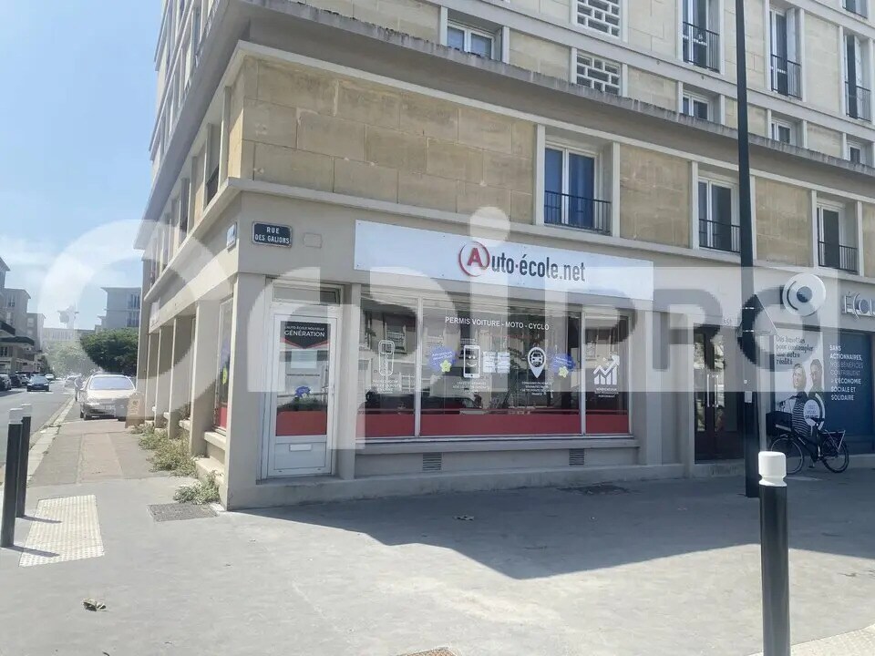 Retail in Le Havre for lease Building Photo- Image 1 of 6