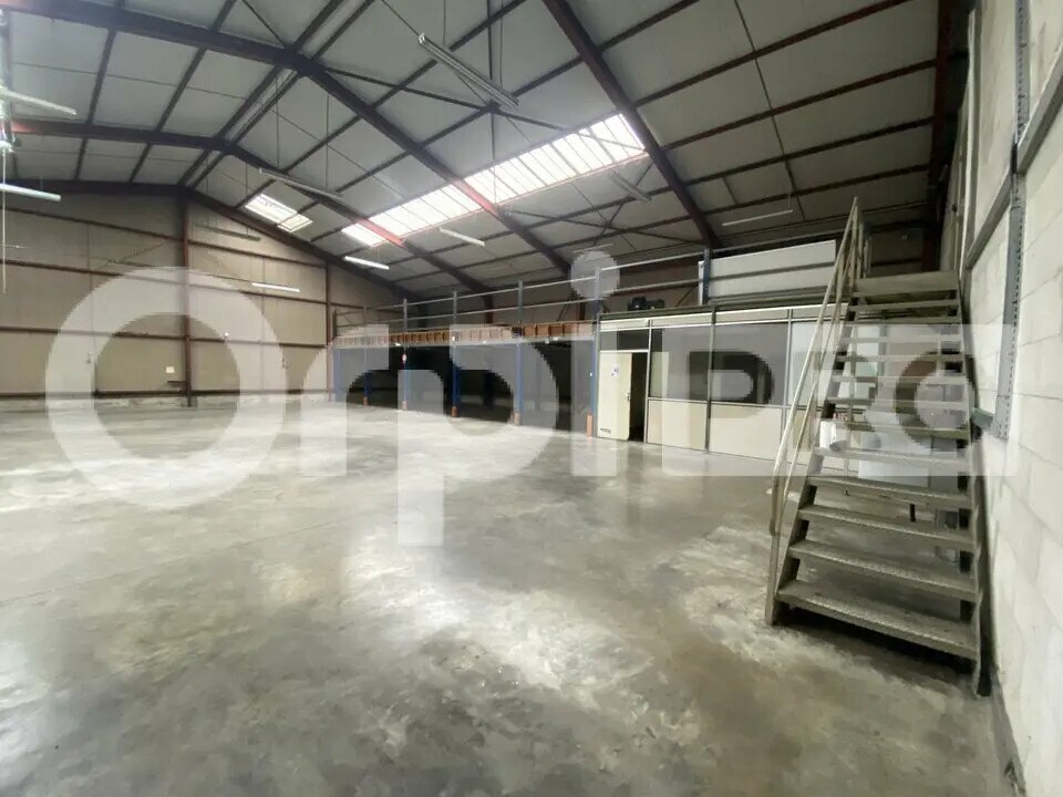 Flex in Trévoux for lease Building Photo- Image 1 of 13