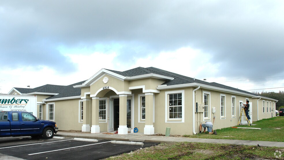 6914 Linebaugh Ave, Tampa, FL for sale - Primary Photo - Image 1 of 1