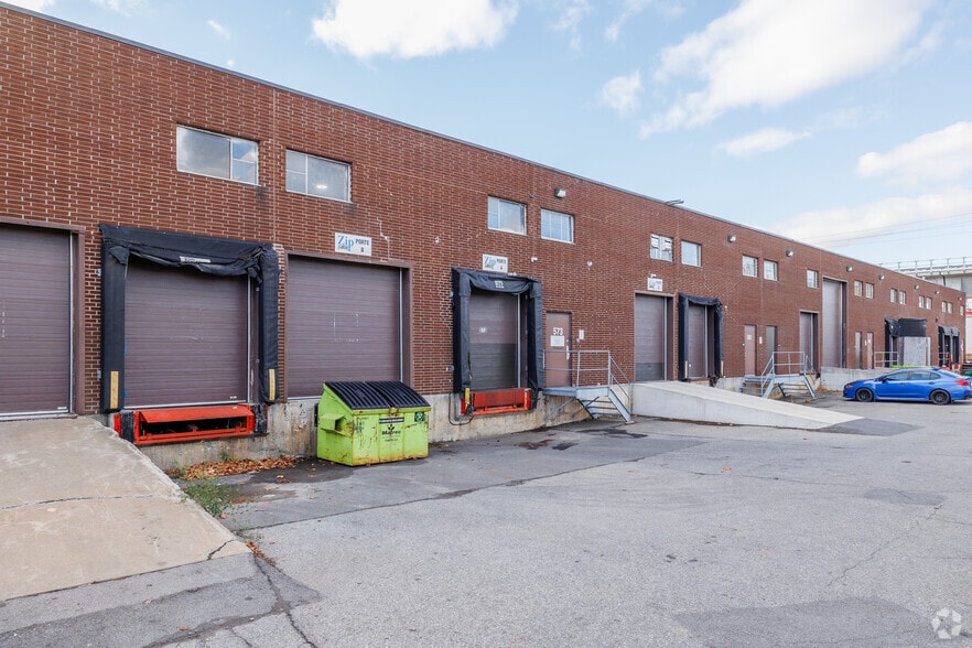 93-97 Boul Hymus, Pointe-claire, QC for lease - Building Photo - Image 2 of 3
