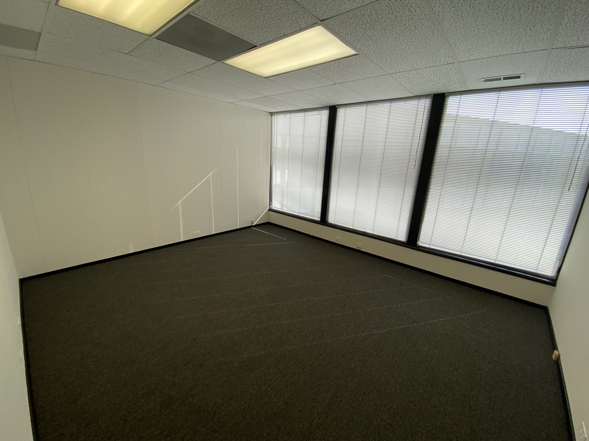 540-550 W Frontage Rd, Northfield, IL for lease Interior Photo- Image 1 of 4