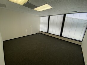 540-550 W Frontage Rd, Northfield, IL for lease Interior Photo- Image 1 of 4