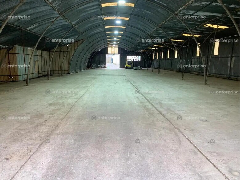 Flex in Béthisy-Saint-Pierre for lease - Interior Photo - Image 2 of 3