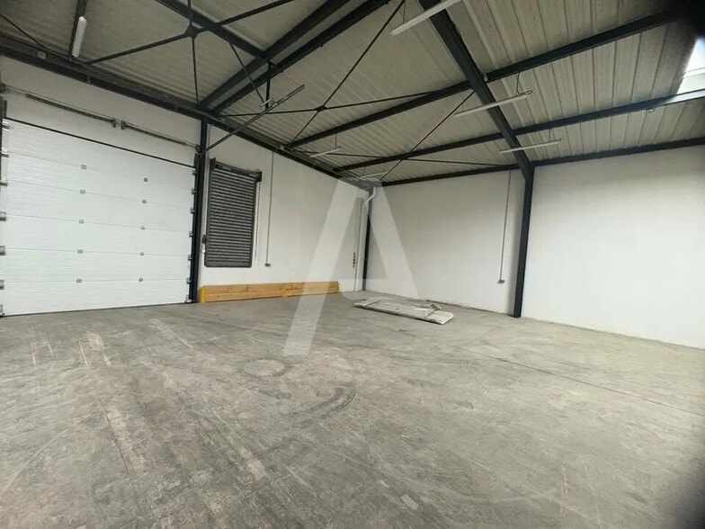 Flex in Ivry-sur-Seine for lease - Interior Photo - Image 2 of 4