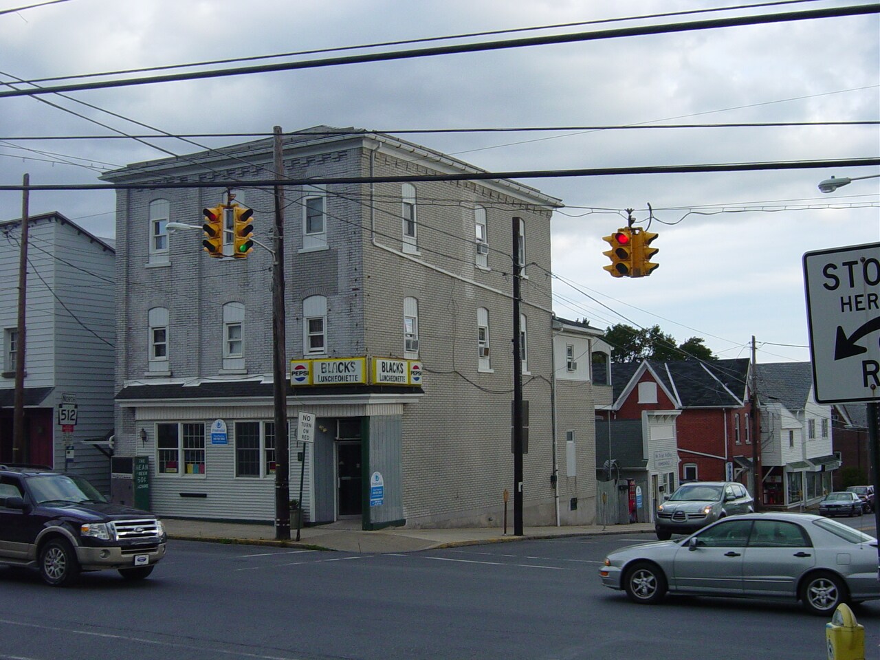 2-4 E Pennsylvania Ave, Pen Argyl, PA for sale Primary Photo- Image 1 of 1