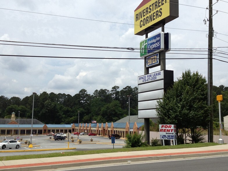 2720 Riverside Dr, Macon, GA 31204