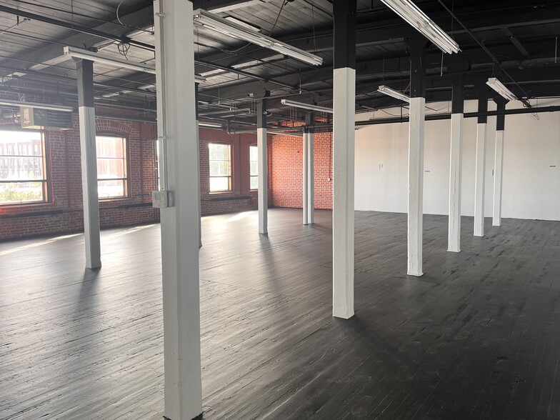 955 Connecticut Ave, Bridgeport, CT for lease - Interior Photo - Image 3 of 8