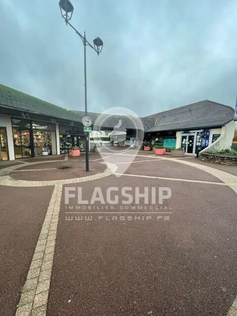 Retail in Marolles-en-Brie for sale Building Photo- Image 1 of 3