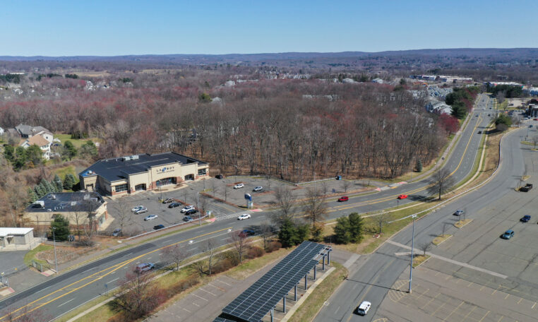 233 Buckland Hills Dr, Manchester, CT for lease - Building Photo - Image 3 of 5