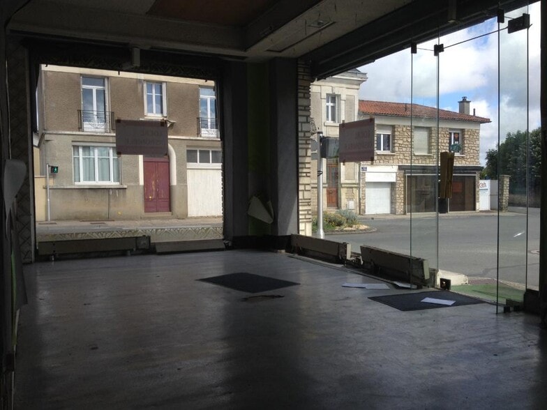 Retail in Poitiers for lease - Interior Photo - Image 3 of 4