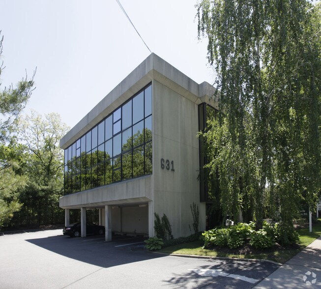 631 Commack Rd, Commack, NY for sale - Primary Photo - Image 1 of 1