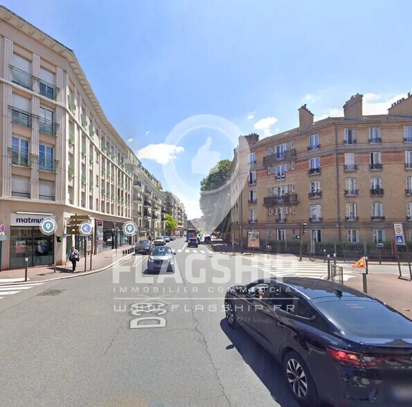 Retail in Rueil-Malmaison for lease - Building Photo - Image 3 of 3