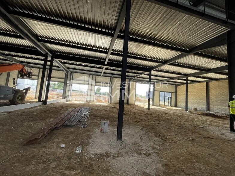 Flex in La Queue-en-Brie for lease - Building Photo - Image 3 of 7