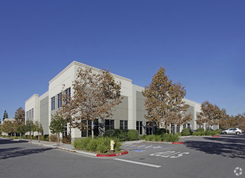 1298 Kifer Rd, Sunnyvale, CA for lease - Primary Photo - Image 1 of 42