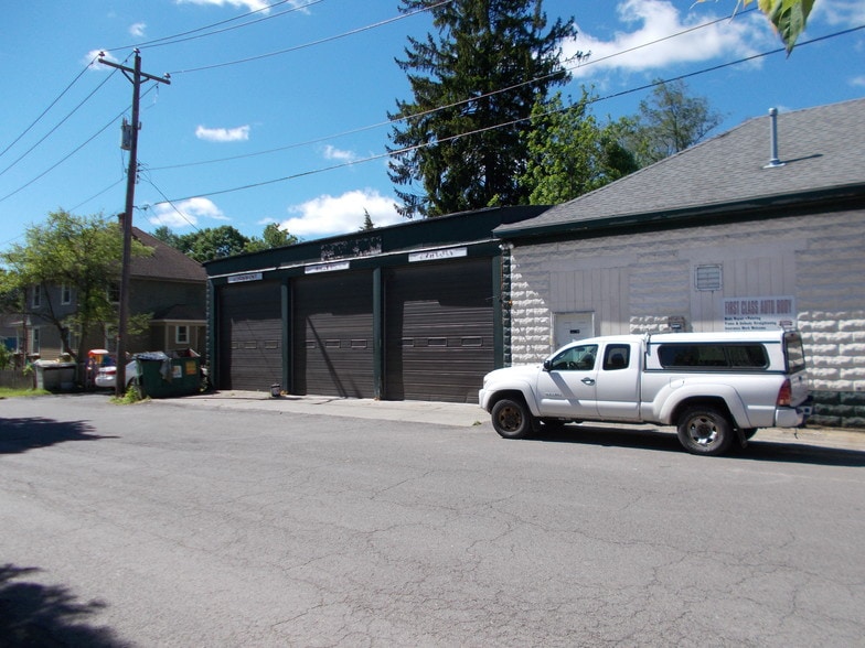 500 Pennsylvania Ave, Matamoras, PA 18336