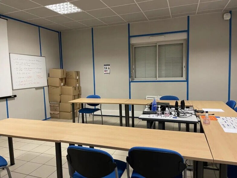 Industrial in Argentan for lease - Interior Photo - Image 2 of 7