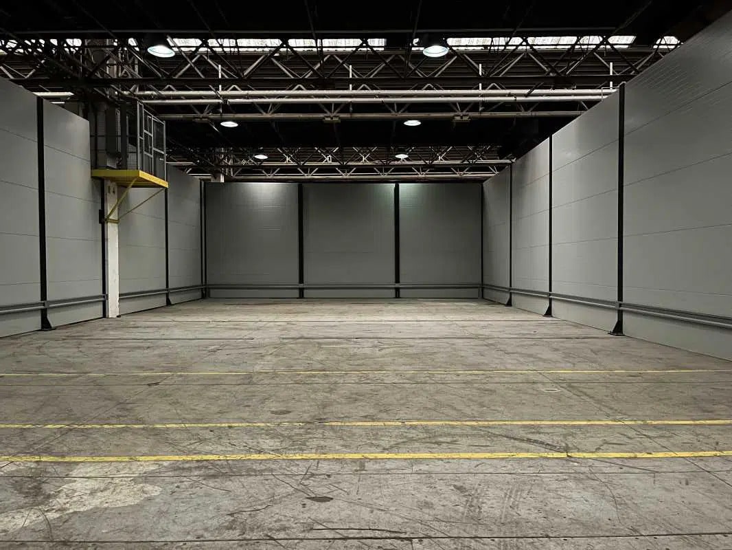 Flex in Montataire for lease Interior Photo- Image 1 of 4