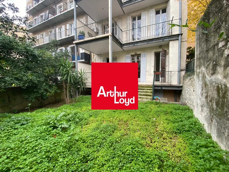 Office in Marseille for lease - Building Photo - Image 1 of 8