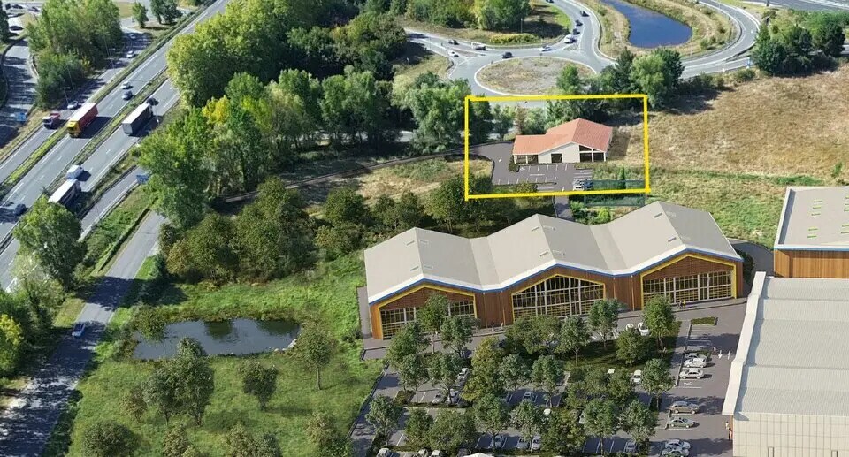 Retail in Virsac for lease - Building Photo - Image 1 of 9