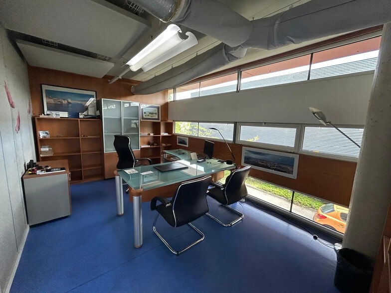 Office in Marseille for lease - Interior Photo - Image 3 of 9