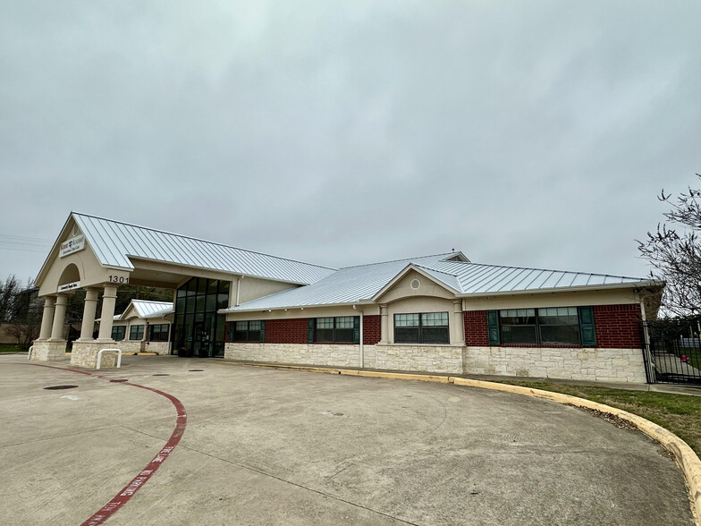 1301 N Lakeline Blvd, Cedar Park, TX for lease - Building Photo - Image 1 of 21