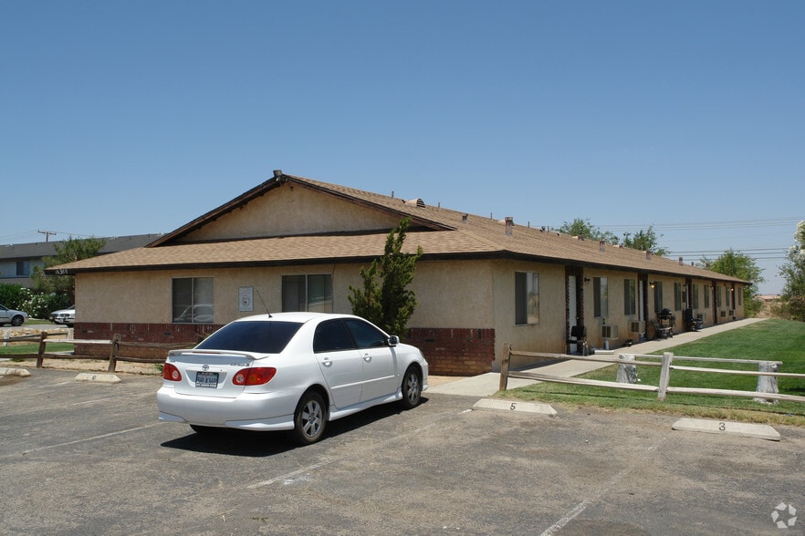 16388 Sequoia Ave, Hesperia, CA for sale - Building Photo - Image 3 of 5
