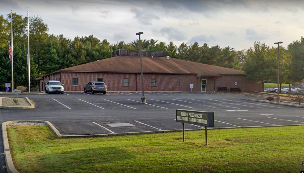 8000 - 8002 Bretz Drive portfolio of 2 properties for sale on LoopNet.com - Building Photo - Image 3 of 7