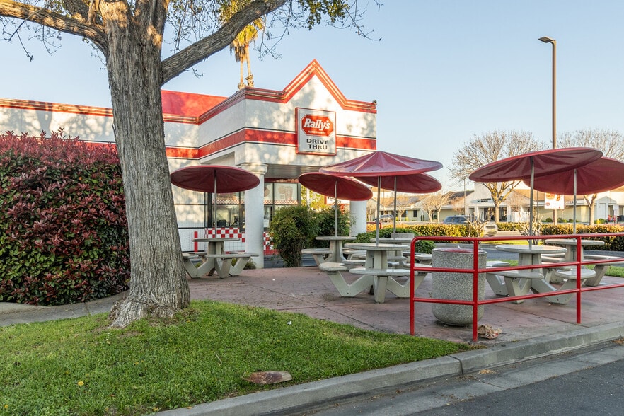 2310 W Cleveland Ave, Madera, CA for sale - Building Photo - Image 3 of 11
