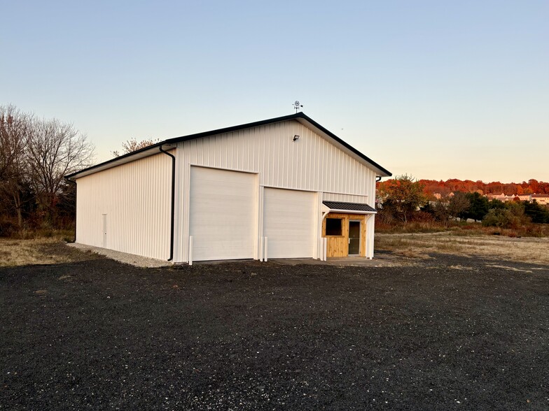 133 West Rd, Ellington, CT for lease - Building Photo - Image 1 of 6