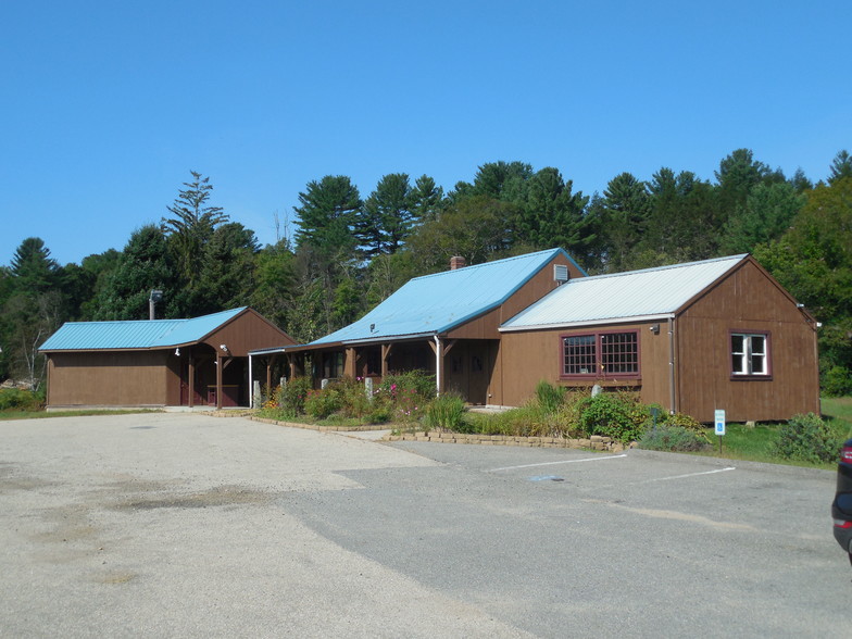 1839 Lower Rd, Gilbertville, MA for sale - Primary Photo - Image 1 of 1