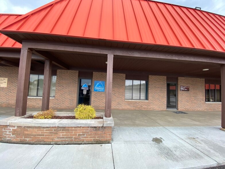 101 5th St SE, Barberton, OH for sale - Building Photo - Image 1 of 1