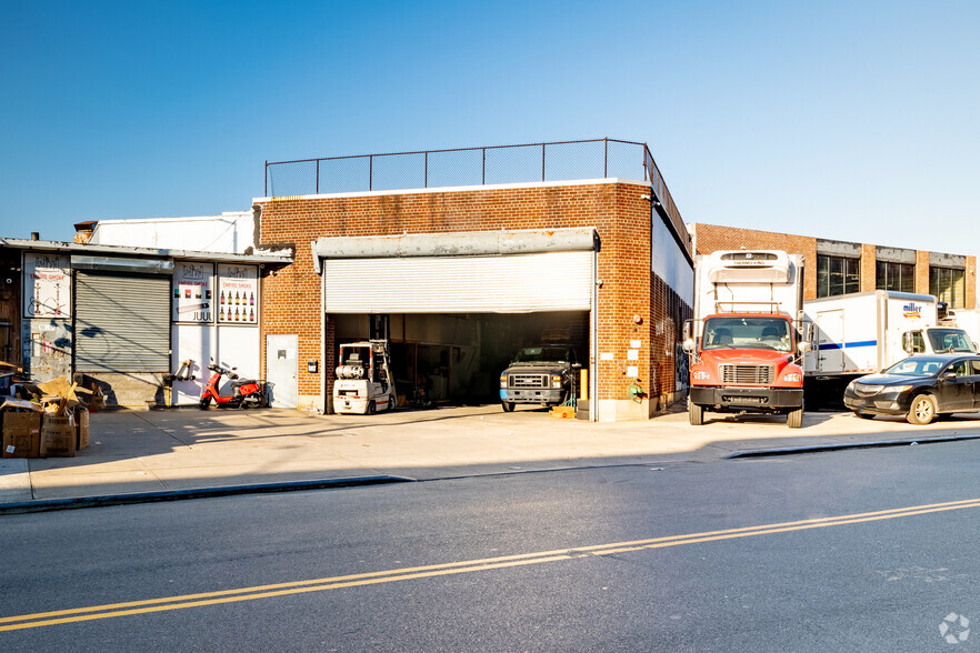 56-01 Maspeth Ave, Maspeth, NY for lease - Primary Photo - Image 1 of 5